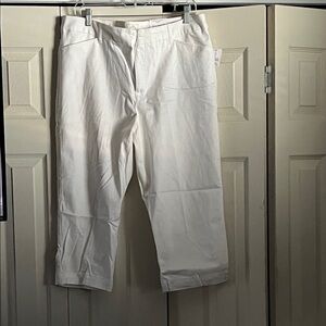 St. John's Bay White Capris